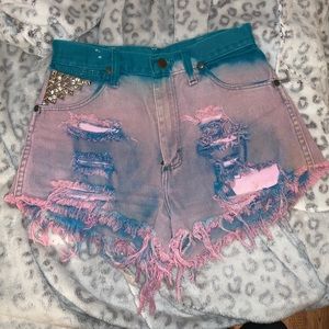 Distressed and dyed jean short